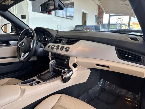 Used 2009 BMW Z4 sDrive30i image 15