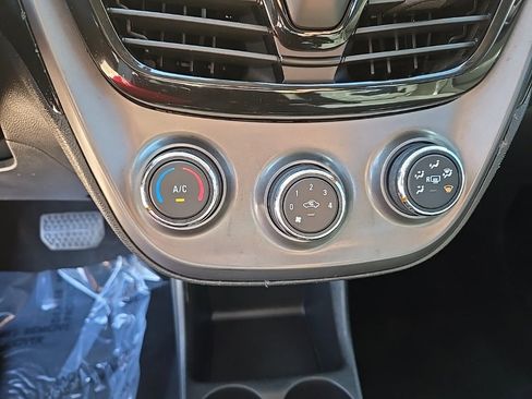 Used 2021 Chevrolet Spark LT image 28