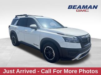 Used 2025 Nissan Pathfinder Rock Creek AWD/4WD video 1