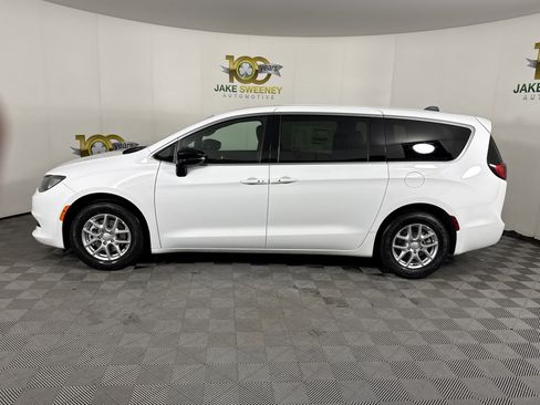 New 2026 Chrysler Voyager LX image 5
