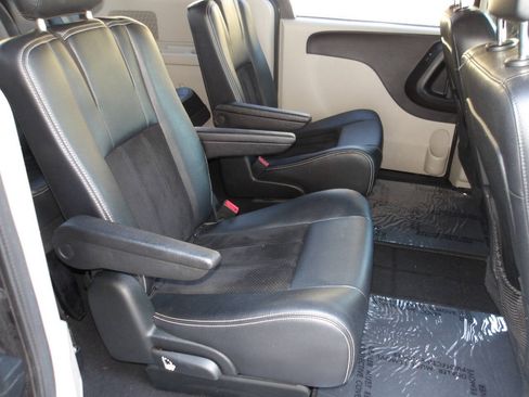 Used 2017 Dodge Grand Caravan SXT FWD image 22