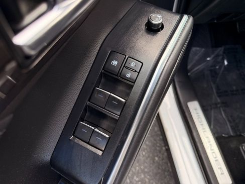 Used 2022 Toyota Highlander Limited image 34