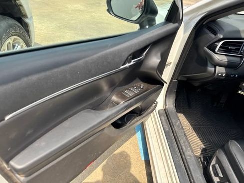 Used 2021 Toyota Camry SE FWD image 28