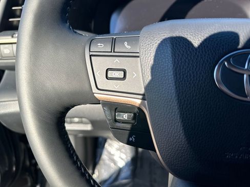 Used 2025 Toyota Crown Signia XLE image 19