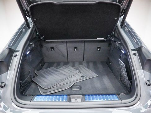 Certified 2025 Porsche Macan 4S Electric AWD/4WD image 28