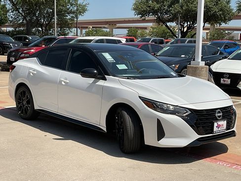 New 2025 Nissan Sentra SR w/ Midnight Edition image 4