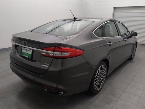 Used 2017 Ford Fusion SE w/ Fusion SE Technology Package image 9