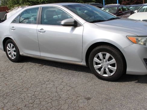 Used 2012 Toyota Camry LE image 5