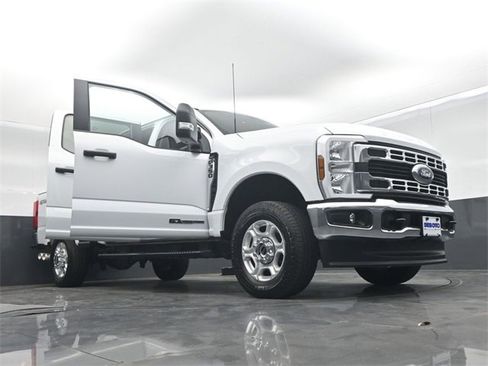 Used 2025 Ford F350 XLT image 70