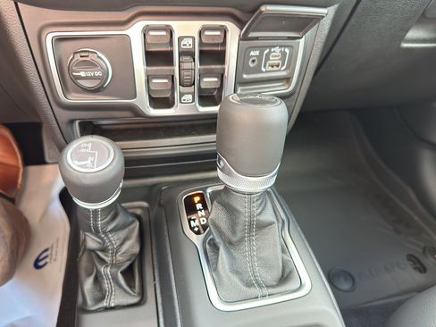 New 2025 Jeep Gladiator Sport image 18