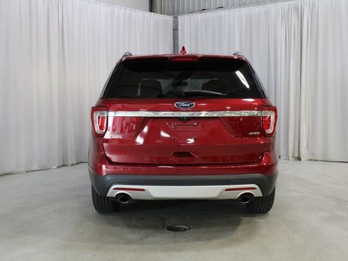 Used 2017 Ford Explorer XLT w/ Equipment Group 202A AWD/4WD image 25
