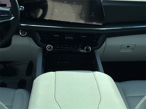 New 2025 Chevrolet Suburban Premier image 20