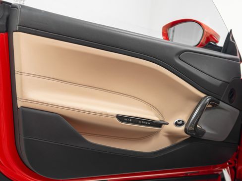 Used 2020 Ferrari GTC4Lusso image 36