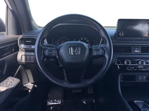 Used 2023 Honda Pilot Sport image 12