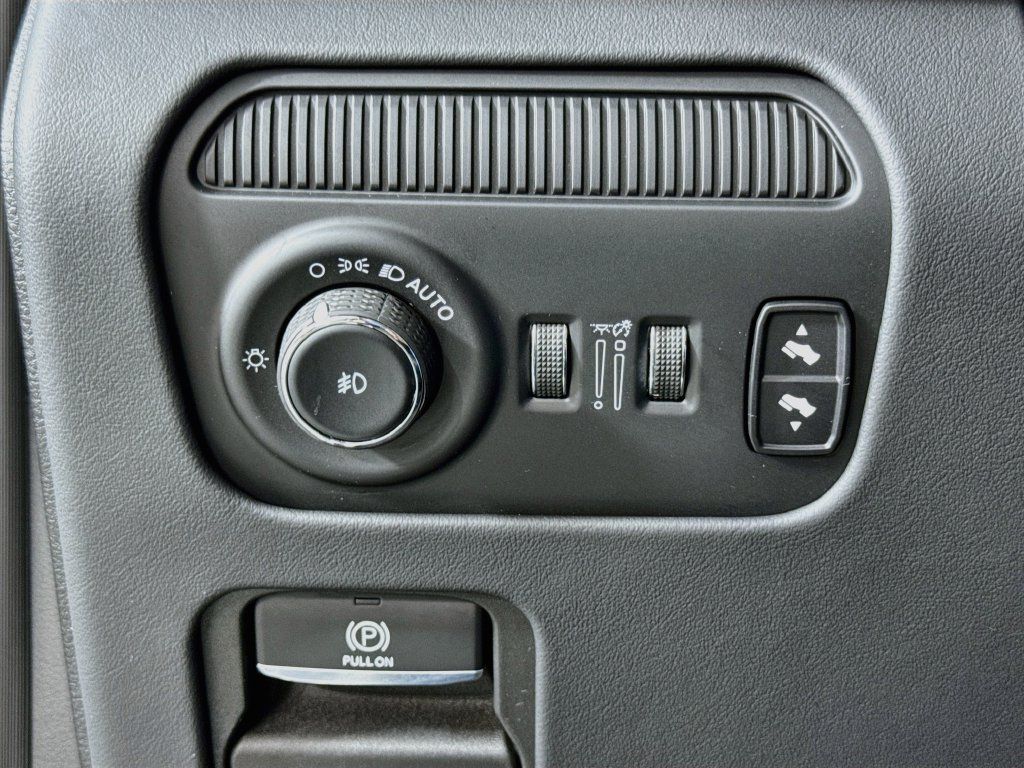 Used 2023 Jeep Grand Wagoneer Series II AWD/4WD image 21