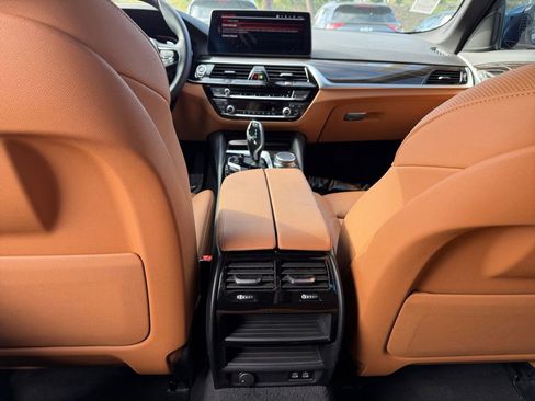 Used 2023 BMW 530i w/ Convenience Package image 28