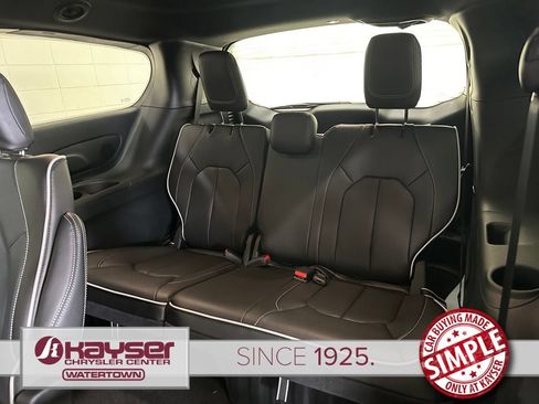 New 2026 Chrysler Pacifica Limited w/ S Appearance Package AWD/4WD image 43