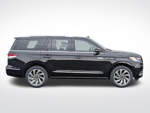 Used 2024 Lincoln Navigator Reserve AWD/4WD image 2
