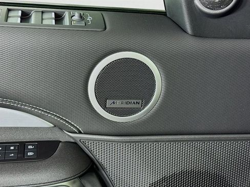 New 2026 Land Rover Discovery Limited Edition image 21