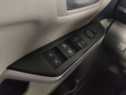 Used 2017 Toyota Camry LE image 27