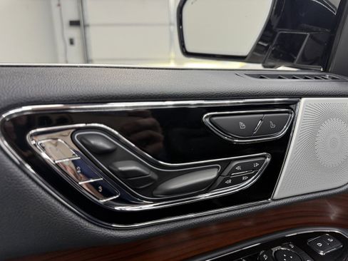 Used 2022 Lincoln Navigator Reserve w/ Equipment Group 201A image 11