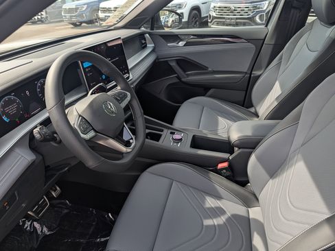 New 2026 Volkswagen Tiguan SE R-Line AWD/4WD image 8