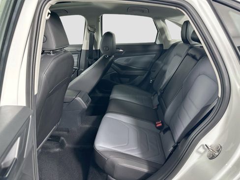 Certified 2025 Volkswagen Jetta SEL image 18