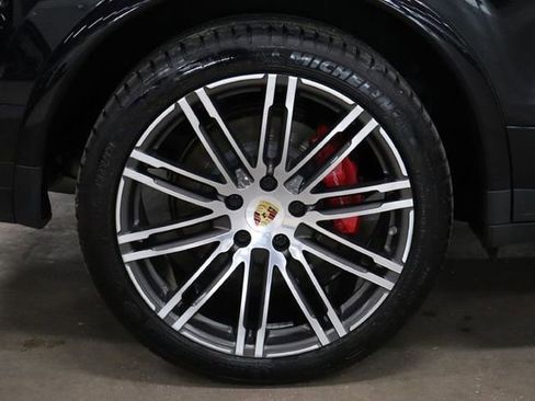 Used 2017 Porsche Cayenne Turbo AWD/4WD image 40