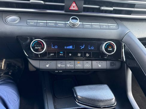 Used 2024 Hyundai Elantra Limited FWD image 16