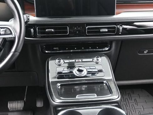Used 2023 Lincoln Nautilus Reserve AWD/4WD image 28