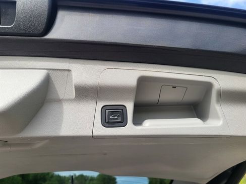 Used 2018 GMC Acadia SLT w/ LPO, Floor Liner Package FWD image 20