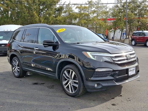 Used 2018 Honda Pilot Touring image 3
