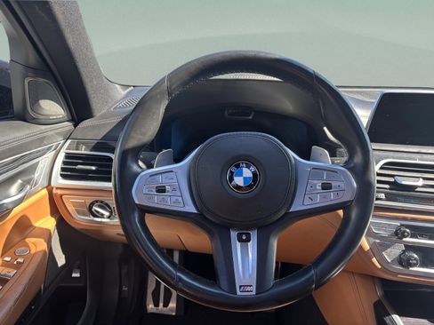 Used 2021 BMW 750i xDrive w/ Luxury Rear Seating Package image 9