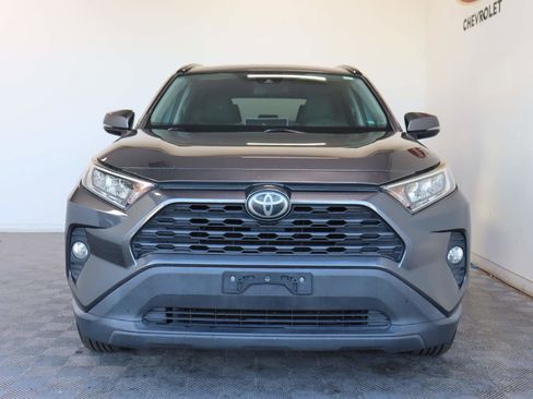 Used 2020 Toyota RAV4 XLE FWD image 2