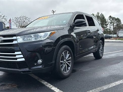 Used 2017 Toyota Highlander FWD V6 image 3
