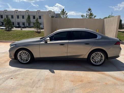 Used 2024 BMW 530i xDrive w/ Premium Package image 6