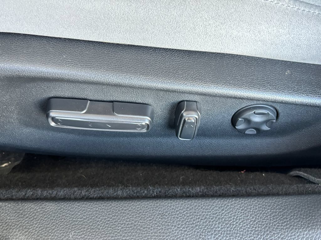 Used 2018 Honda Accord EX image 24