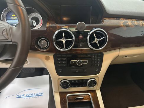 Used 2015 Mercedes-Benz GLK 350 4MATIC image 11