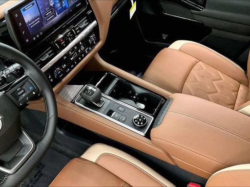 New 2026 Nissan Pathfinder Platinum image 9