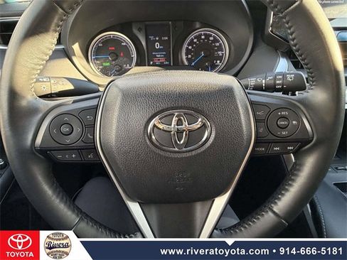 Used 2022 Toyota Venza LE image 20