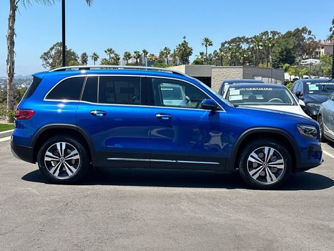 New 2025 Mercedes-Benz GLB 250 4MATIC image 2