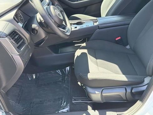 Certified 2024 Nissan Rogue S FWD image 25