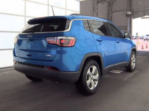 Used 2017 Jeep Compass Latitude FWD image 2