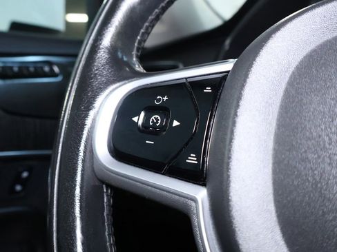 Used 2020 Volvo XC90 T6 Momentum image 25