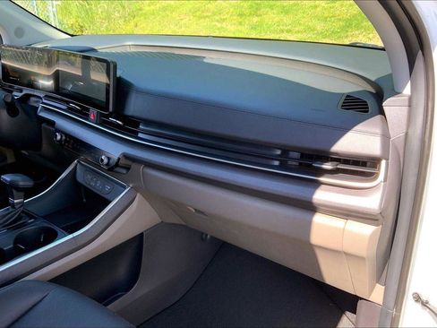 Used 2026 Kia Carnival EX FWD image 14