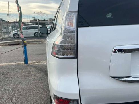 Used 2014 Lexus GX 460 image 6