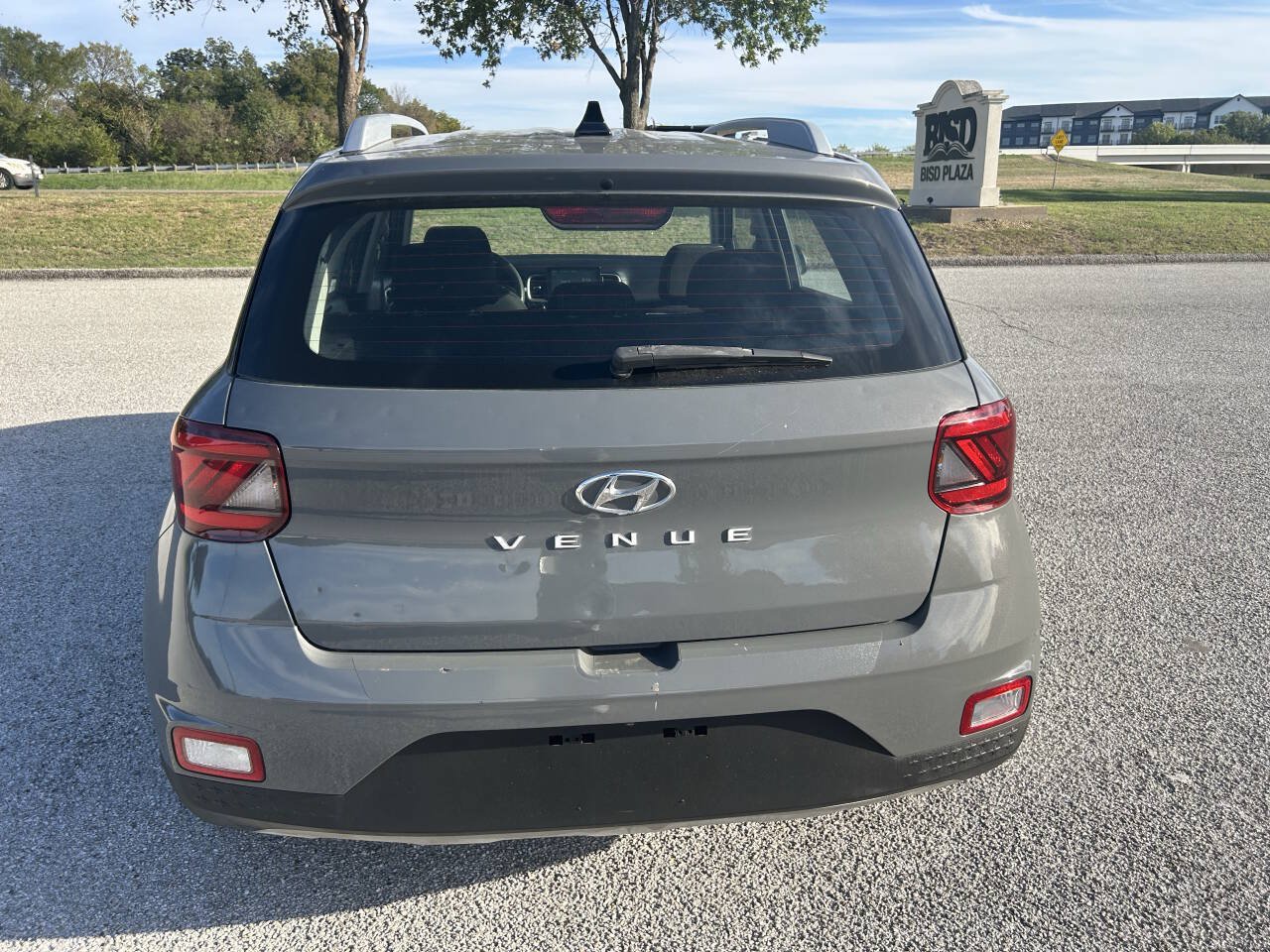 Used 2020 Hyundai Venue SEL FWD image 2
