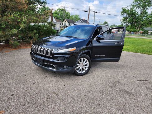 Used 2017 Jeep Cherokee Limited w/ Trailer Tow Group AWD/4WD image 3