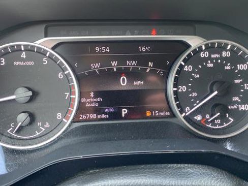 Used 2023 Nissan Pathfinder SL AWD/4WD image 10