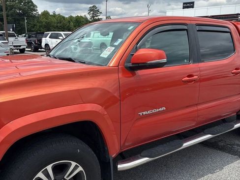 Used 2016 Toyota Tacoma TRD Sport w/ Towing Package AWD/4WD image 2